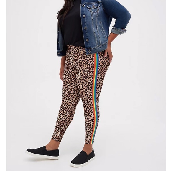 Torrid Liquid Leopard 🐆 Leggings - Picture 4 of 9